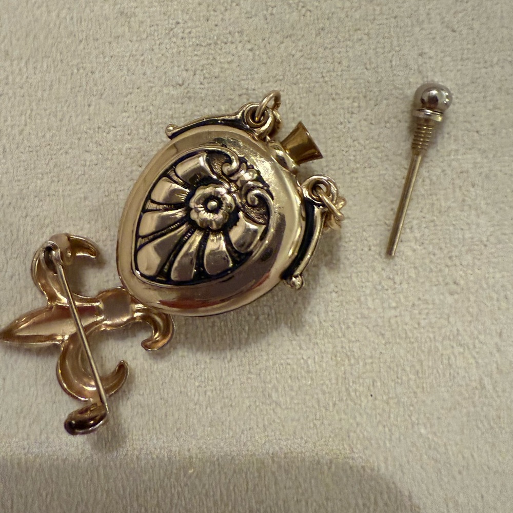 Vintage Fleur-de-lid Perfume flask pin - Picture 5 of 6